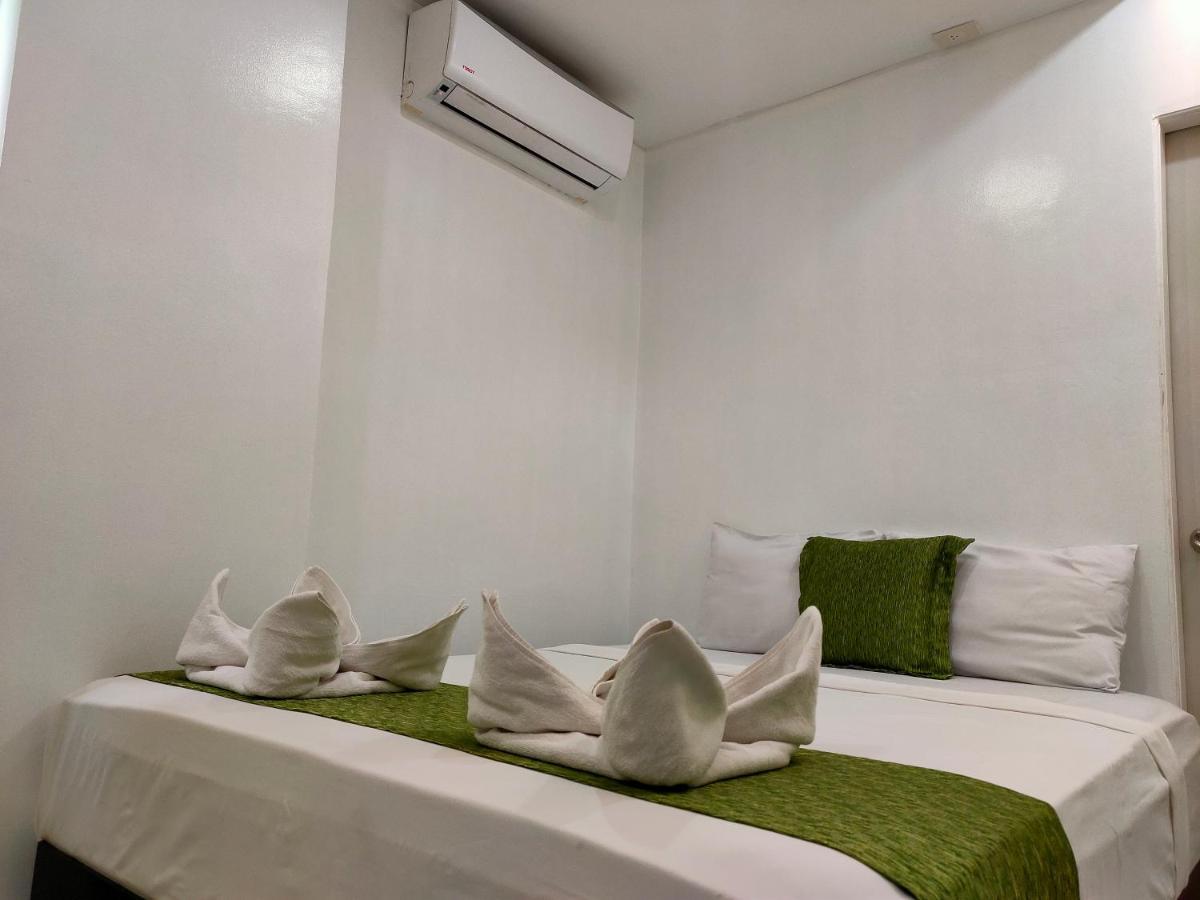 Villa Rosita Hotel Naga City By Reddoorz Exterior foto