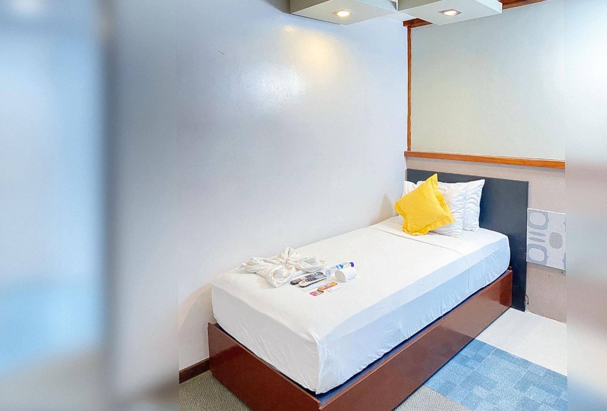 Villa Rosita Hotel Naga City By Reddoorz Exterior foto