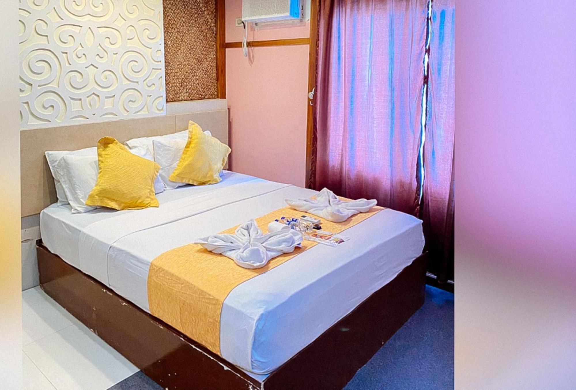 Villa Rosita Hotel Naga City By Reddoorz Exterior foto