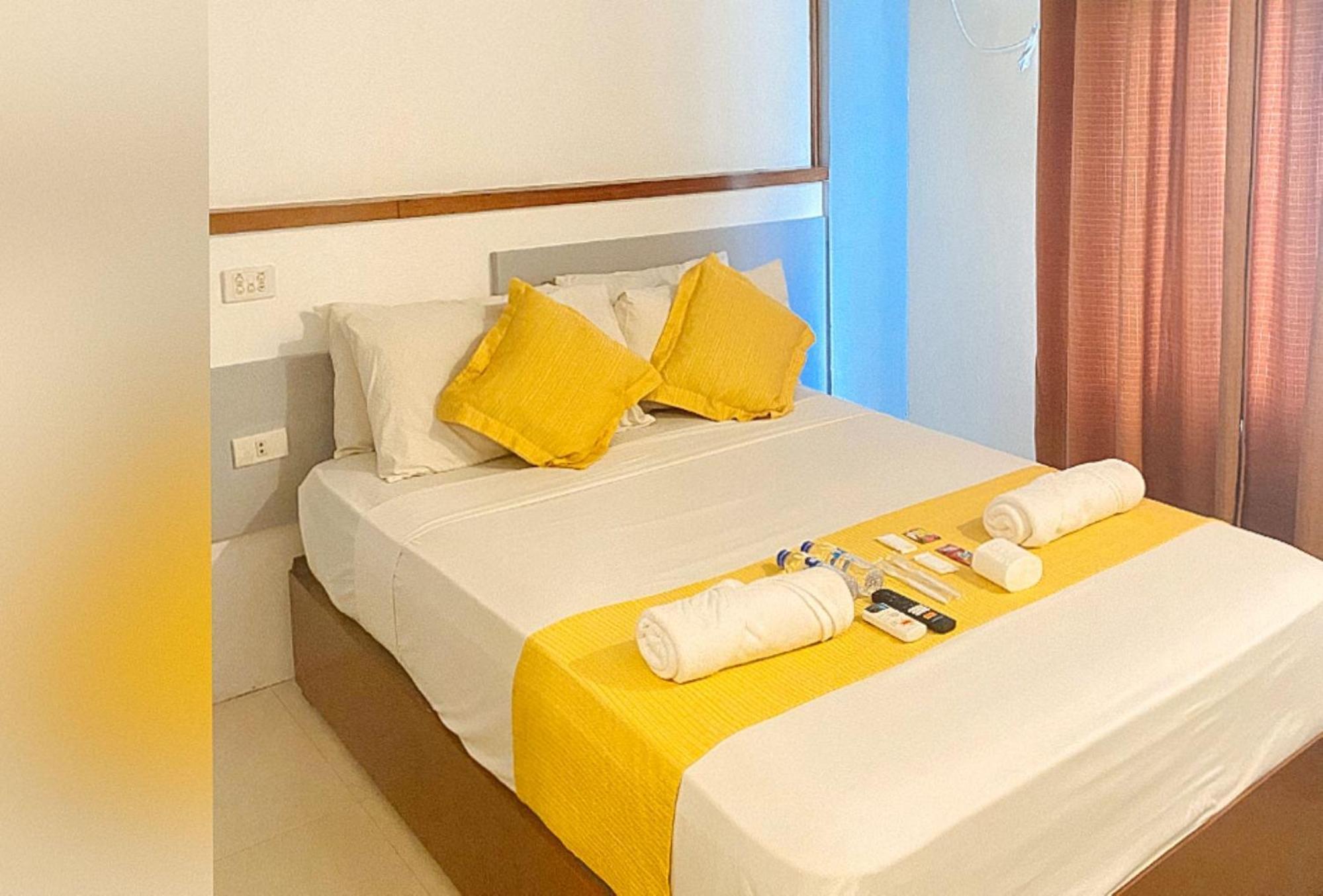 Villa Rosita Hotel Naga City By Reddoorz Exterior foto